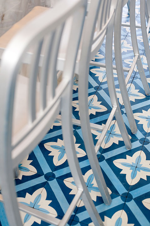 Blue-white-hydraulic-tile-Cevicheria-Lisbon-Portugal-Antonio-Martins-Interior-Design